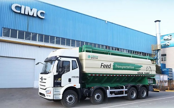 凌宇散裝飼料運輸車特點介紹！