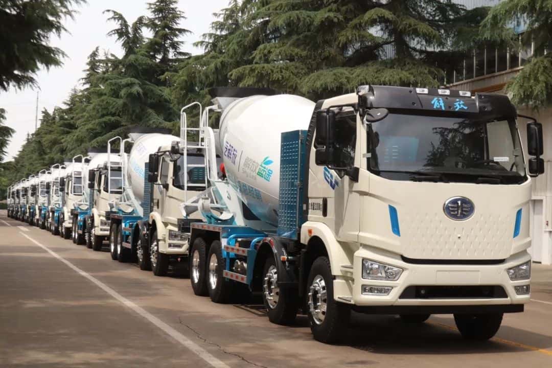 中集車輛新能源攪拌車，硬核助力西南地區(qū)重點(diǎn)工程建設(shè)