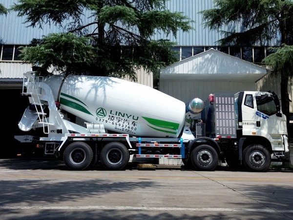 水泥罐車裝料卸料的注意事項(xiàng)有哪些？