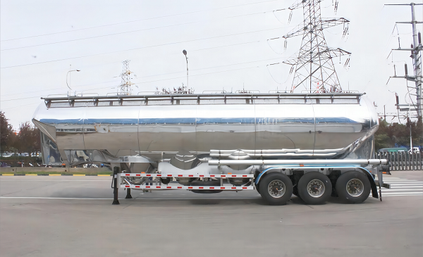 鋁合金立式粉罐半掛車的優(yōu)勢都有哪些？