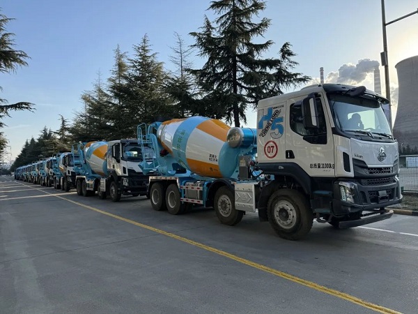 【發(fā)車新聞】再出發(fā)！年年歲歲常相“拌”，“柿柿如意”攪拌車交付時！