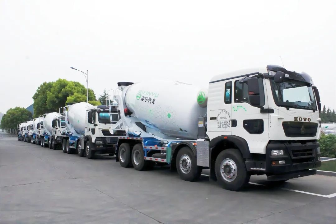 繁花似錦春暖陽，凌宇攪拌發(fā)車忙！