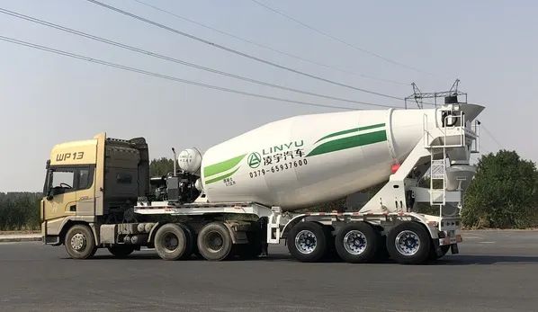 半掛混凝土攪拌車會(huì)是行業(yè)新風(fēng)口嗎？聽(tīng)聽(tīng)專家怎么說(shuō)