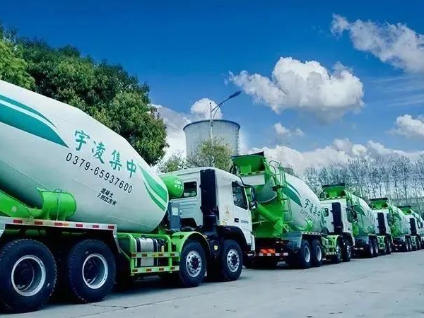 8年老客戶再提車，10臺(tái)攪拌車批量交付，客戶：選凌宇我放心！