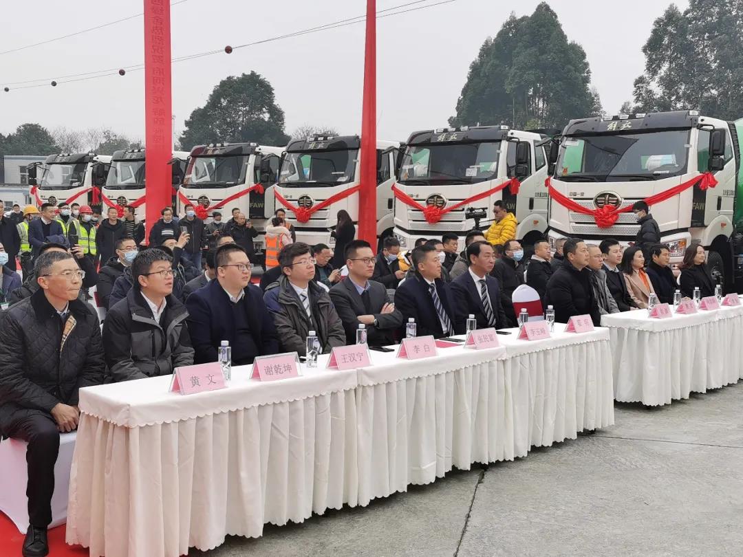 瑞虎迎新 戰(zhàn)績恢弘！80臺解放&凌宇一體化攪拌車交付蜀國之地