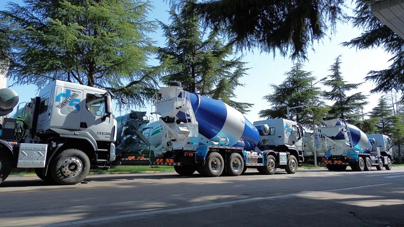 【發(fā)車新聞】凌宇攪拌車交付一線，牡丹花開又逢君！